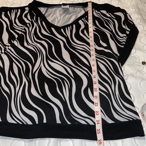 *WOMENS Wrapper cold shoulder top medium - Picture 5 of 5